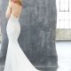 Vestuvinė suknelė atidengtais pečiais per kaklą
