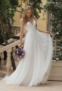 Levandų spalvos vestuvinė suknelė 44105B