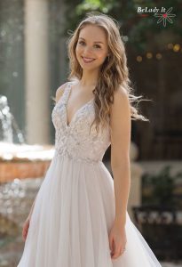 Levandų spalvos vestuvinė suknelė 44105B