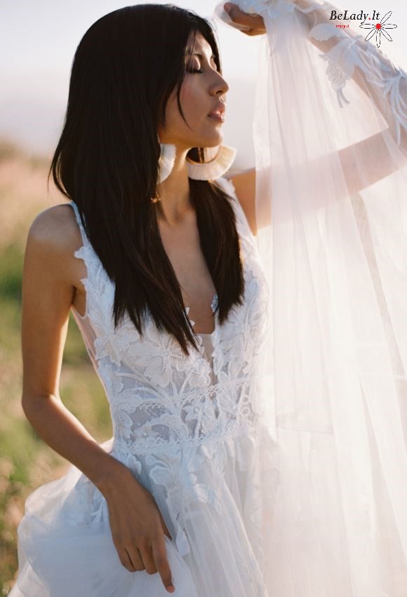 Laisvo kritimo boho stiliaus tiulio vestuvinė suknelė
